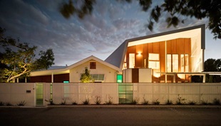 The new roof made from ZINCALUME® steel was inspired by its suburban context, but Pedersen’s folding forms give this house a unique presence